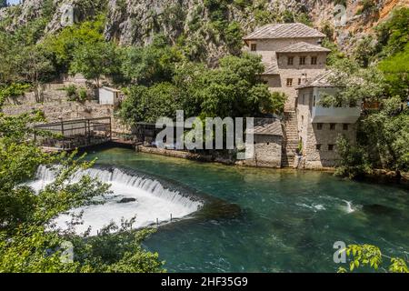 Tekija casa e fiume Buna nel villaggio di Blagaj vicino Mostar, Bosnia ed Erzegovina Foto Stock