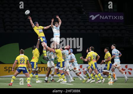 Nanterre, Francia. 08th Jan 2022. Thibaud Lanen di Clermont, Anthime Hemery of Racing 92 durante il campionato francese Top 14 rugby Union match tra Racing 92 e ASM Clermont Auvergne il 8 gennaio 2022 a Parigi la Defense Arena di Nanterre, vicino a Parigi, Francia - Foto Jean Catuffe/DPPI Credit: DPPI Media/Alamy Live News Foto Stock