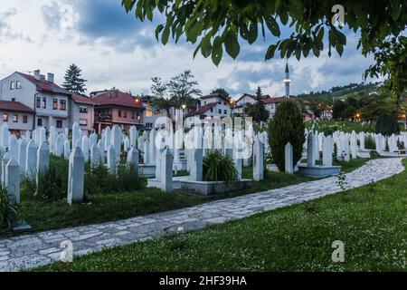 Vista serale del cimitero di Kovaci a Sarajevo. Bosnia-Erzegovina Foto Stock