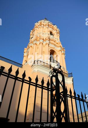 Torre di Iglesia de Santa Rosa di Lima, Perù Foto Stock