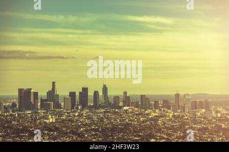 Città di Los Angeles California, Stati Uniti d'America. Gennaio 2022 Sunset Panorama. Sfumatura a caldo. Foto Stock