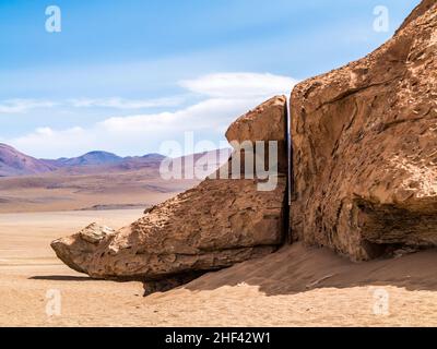 Arbol de Piedra (pietra albero) è una roccia isolata formazione nel deserto boliviano Foto Stock