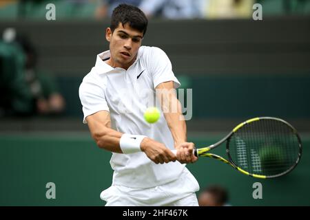 Foto d'archivio del 01-07-2021 di Carlos Alcaraz Garfia. Il giovane spagnolo è stato uno dei tre adolescenti - insieme a Emma Raducanu e Leylah Fernandez - a prendere gli US Open con tempesta l'anno scorso, come ha fatto per le quarti di finale. Data di emissione: Venerdì 14 gennaio 2022.. Foto Stock