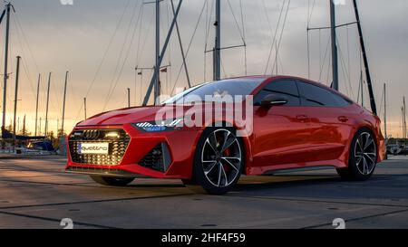 Auto sportiva di lusso Audi RS 7 nel parcheggio Foto Stock