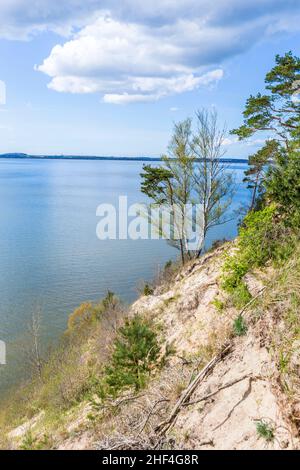 Romantica scogliera ripida con lago a Gnitz in Usedom Foto Stock