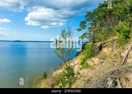 Romantica scogliera ripida con lago a Gnitz in Usedom Foto Stock