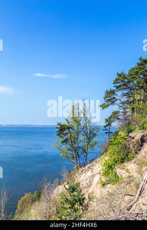 Romantica scogliera ripida con lago a Gnitz in Usedom Foto Stock