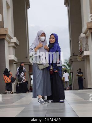 Persone vacanze a Simpang Lima Gumul. Simpang Lima Gumul in una delle icone di Kediri Foto Stock
