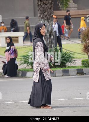 Persone vacanze a Simpang Lima Gumul. Simpang Lima Gumul in una delle icone di Kediri Foto Stock