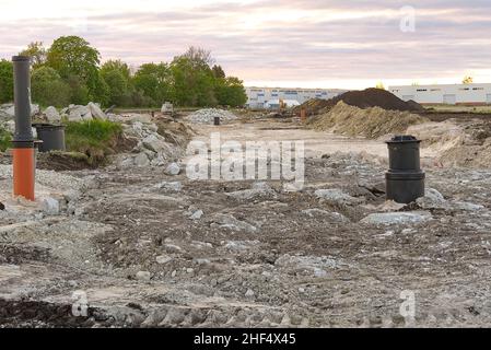 Cantiere per nuove case. Edilizia residenziale sito nelle prime fasi di costruzione. Foto Stock