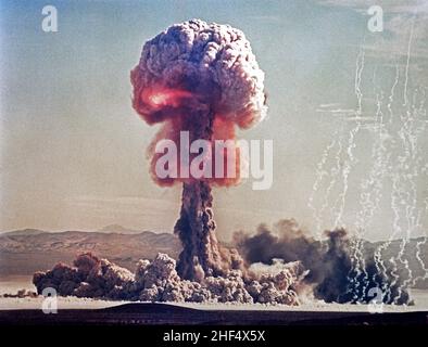 Stati Uniti. Nevada. Esplosione del test della bomba atomica. 1953. Upshot-Knothole-Gable. Foto Stock