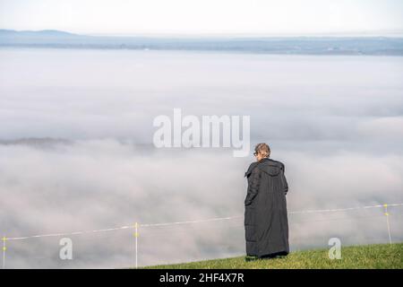 Brighton, 13th 2022 gennaio: La vista dal Dike del Diavolo nel South Downs National Park ha visto una nebbia che copre la maggior parte del Weald del Sussex all'inizio di questo mese Foto Stock