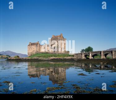 Scozia. Highlands. Castello di Eilean Donan. Loch Duich. Foto Stock