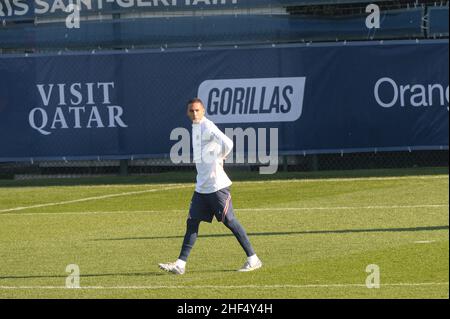 Saint Germain en Laye, Francia. 14th Jan 2022. Il difensore tedesco di Paris Saint Germain Thilo Kehrer arriva alla sessione di allenamento del PSG presso l'Ooroderoo Centre di Saint Germain en Laye, vicino a Parigi, il 14 gennaio 2022. Photo by Daniel Derajinski/ABACAPRESS.COM Credit: Abaca Press/Alamy Live News Foto Stock