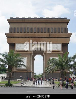 Il bellissimo monumento di Simpang Lima Gumul. Simpang Lima Gumul in una delle icone di Kediri Foto Stock