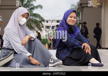 Persone vacanze a Simpang Lima Gumul. Simpang Lima Gumul in una delle icone di Kediri Foto Stock