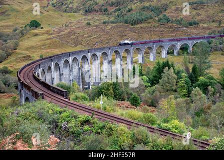 Bella vista sul viadotto Glenfinnan in Scotland Highland, Regno Unito Foto Stock