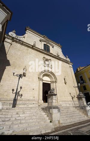 Popoli, provincia di Pescara, Abruzzo, Italia: La città storica al mattino Foto Stock