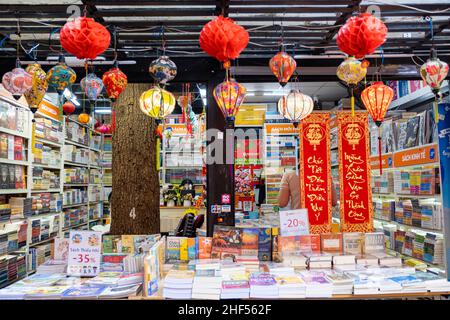 Le librerie vietnamite decorano per il Capodanno lunare Foto Stock