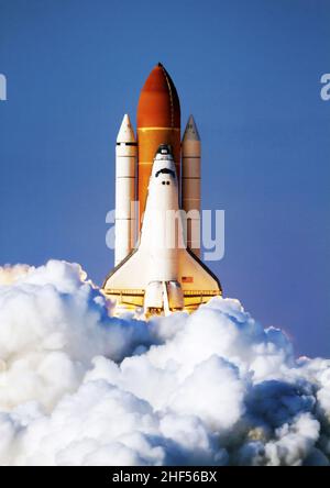 Discovery si alza dal Launch Pad 39A al NASS Kennedy Space Center in Florida iniziando il suo volo finale, la missione STS-133, per l'Internat.. Foto Stock