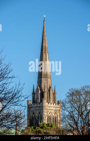 Chichester, gennaio 5th 2022: La guglia della Cattedrale di Chichester Foto Stock