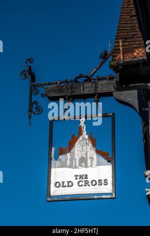 Chichester, gennaio 5th 2022: Cartello pub per il pub Old Cross in North Street Foto Stock