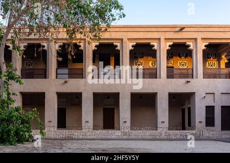 Dubai, Emirati Arabi Uniti, 27.09.21. Casa dello Sceicco Saeed al Maktoum, parte del Museo di Shindagha, edificio tradizionale di stile arabo con chiostri e arabo Foto Stock