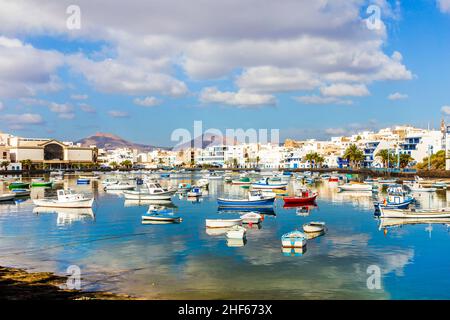 Arrecife in Lanzarote Charco de San Gines barche in Isole Canarie Foto Stock