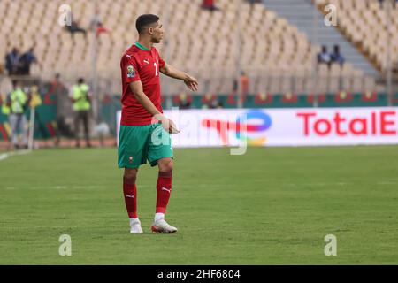 YAOUNDE, CAMERUN - GENNAIO 14: Achraf Hakimi del Marocco durante la partita del gruppo C della Coppa delle nazioni d'Africa 2021 tra Marocco e Comore allo Stade Ahmadou Ahidjo il 14 2022 gennaio a Yaounde, Camerun. (Foto di SF) Credit: Sebo47/Alamy Live News Foto Stock