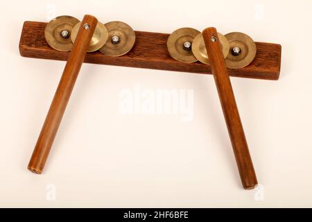 Barbiere dell'Opera di Siviglia, sistro, sistrum. Strumento a percussione. Foto Stock