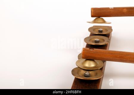 Barbiere dell'Opera di Siviglia, sistro, sistrum. Strumento a percussione. Foto Stock