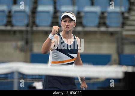 14th gennaio 2022: Ken Rosewall Arena, Sydney Olympic Park, Sydney, Australia; Sydney Tennis Classic, Giorno 6 Semifinale: Barbora Krejcikova della Repubblica Ceca reagisce dopo aver vinto un punto nella sua partita contro Anet Kontaveit dell'Estonia Foto Stock