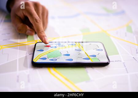Ricerca segnaposto localizzatore mappa città locale Foto Stock