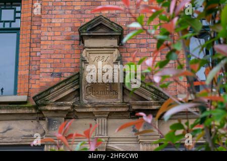 1881 Hanging Bridge Chambers a Manchester, Regno Unito. Il centro visitatori della cattedrale del centro della città è stato costruito su di lui vecchio ponte sospeso, ma originale re Foto Stock