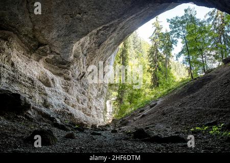 Ingresso della Grotta in Francia, Grotte du Tresor Foto Stock