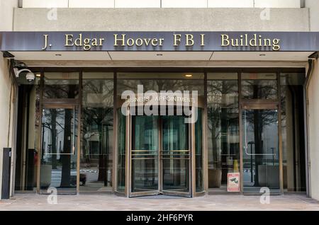 Edgar Hoover FBI Headquarters Building Facade a Washington DC, VA, USA. Ingresso con porta circolare rotante Foto Stock