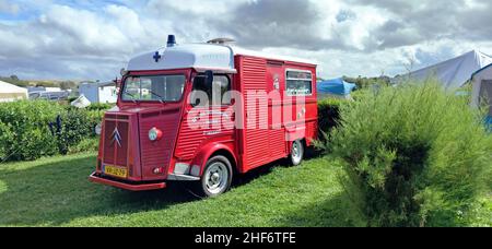 Citroen oldtimer tipo H, precedentemente un'ambulanza trasformata in un camping bus Foto Stock