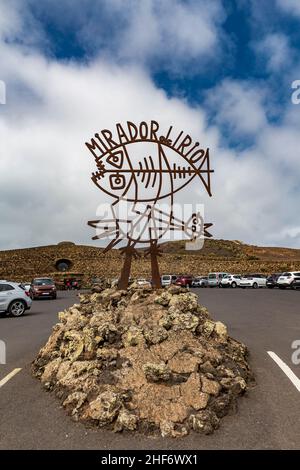 Scultura in metallo, Mirador del Rio, disegnata da César Manrique, artista spagnolo di Lanzarote, 1919-1992, Lanzarote, Canarie, Isole Canarie, Spagna, Europa Foto Stock