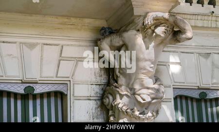 Hotel de la Dorade a Narbonne. Fondata nel 1618 da Jean Poulard. Foto Stock