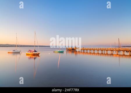 Mattina ad Ammersee, Schondorf am Ammersee, Fünfseenland, alta Baviera, Baviera, Germania meridionale, Germania, Europa Foto Stock