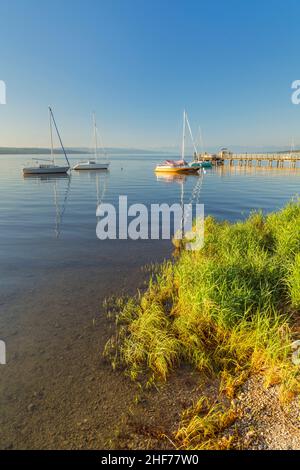 Barche a Ammersee, Schondorf am Ammersee, Fünfseenland, Baviera superiore, Baviera, Germania meridionale, Germania, Europa Foto Stock