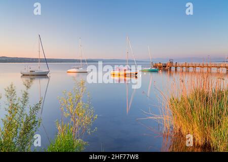 Mattina ad Ammersee, Schondorf am Ammersee, Fünfseenland, alta Baviera, Baviera, Germania meridionale, Germania, Europa Foto Stock