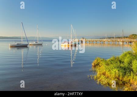 Barche a Ammersee, Schondorf am Ammersee, Fünfseenland, Baviera superiore, Baviera, Germania meridionale, Germania, Europa Foto Stock