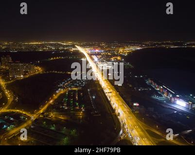Vista aerea dell'autostrada notturna Foto Stock