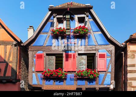 Casa a graticcio su Grand Rue, Ribeauville, Alsace Wine Route, Grand Est, Alsazia, Francia Foto Stock