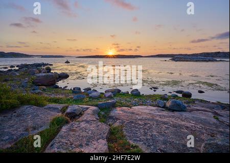 Arcipelago, arcipelago, rocce, mare, tramonto, Summer, Kungshamn, Skagerrak, Bohuslän, Västra Götalands Län, Vastra Gotaland, Svezia Foto Stock