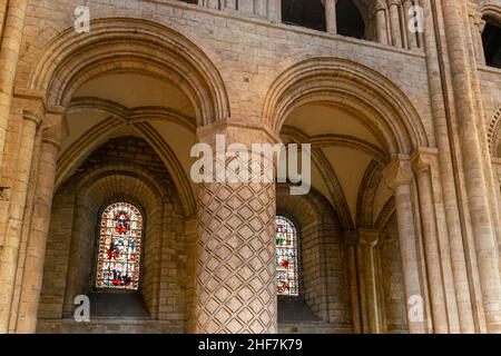 Durham, Regno Unito - 28th agosto 2019: Interni Durham Cathedral, Inghilterra. Chiesa di Cristo, Beata Maria la Vergine e San Cuthbert di Durham. Gothi Foto Stock