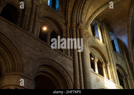 Durham, Regno Unito - 28th agosto 2019: Interni Durham Cathedral, Inghilterra. Chiesa di Cristo, Beata Maria la Vergine e San Cuthbert di Durham. Gothi Foto Stock