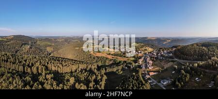 Germania, Turingia, città di Schwarzatal, Lichtenhain, villaggio, paesaggio, foresta, montagne, valli, panoramica, vista aerea, panorama Foto Stock