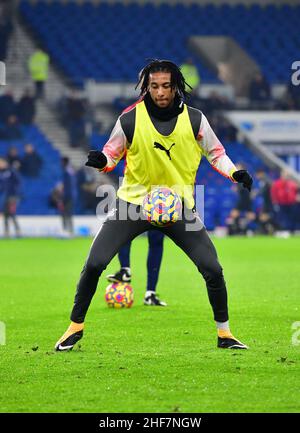 Brighton, Regno Unito. 14th Jan 2022. Michael Olise of Crystal Palace si riscalda prima della partita della Premier League tra Brighton & Hove Albion e Crystal Palace all'Amex il 14th 2022 gennaio a Brighton, Inghilterra. (Foto di Jeff Mood/phcimages.com) Credit: PHC Images/Alamy Live News Foto Stock